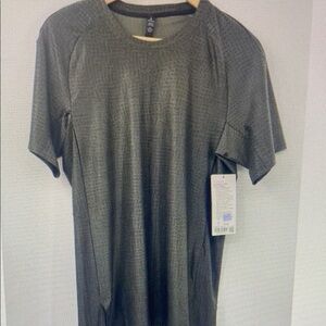 Lululemon Licence to Train Short Sleeve Men's Sz S Olive Green Athletic Shirt